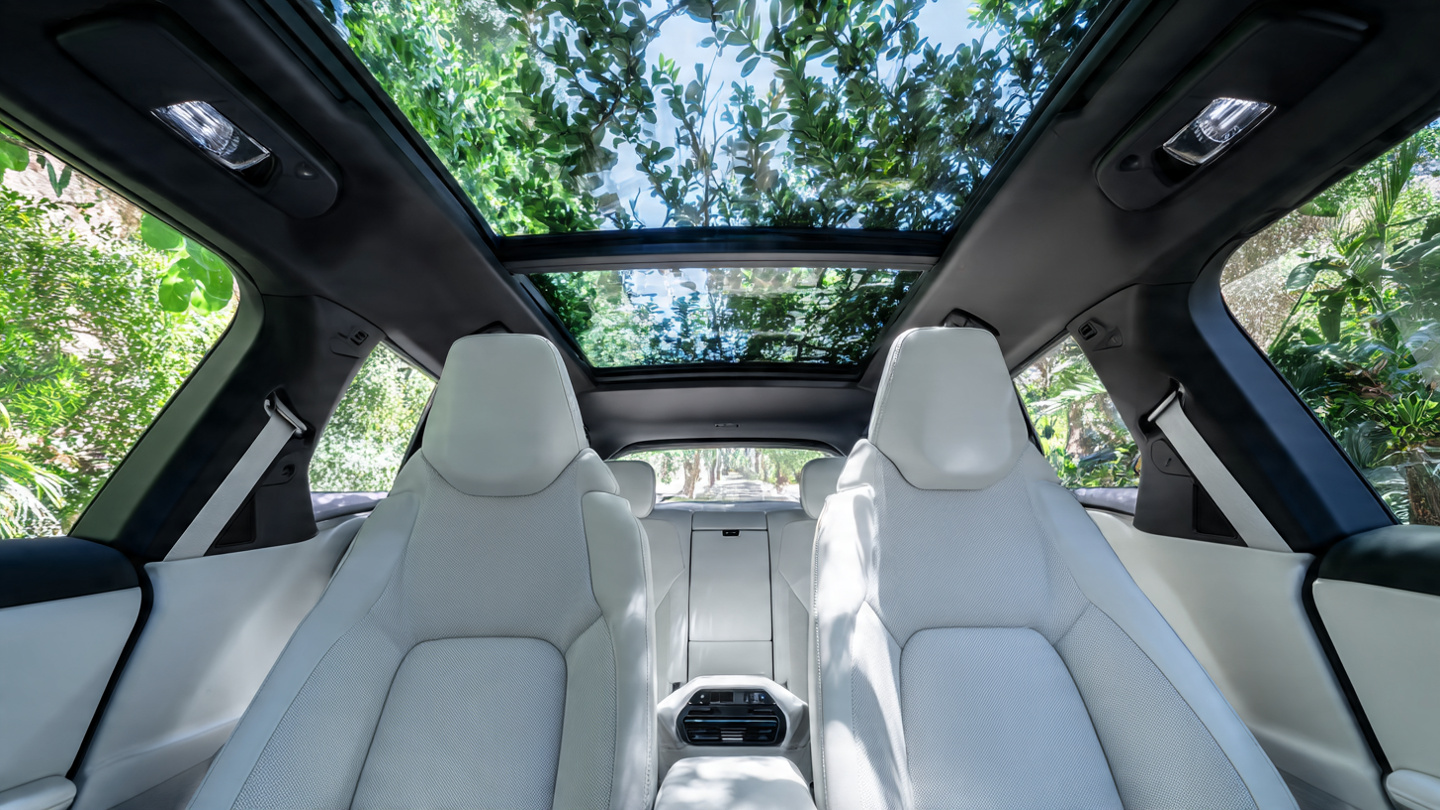 rear-passenger-area-of-a-2026-bmw-i3-neue-klasse-e