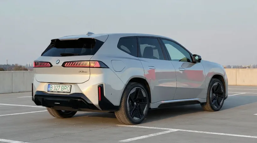 BMW iX3 50 xDrive rear three-quarter design